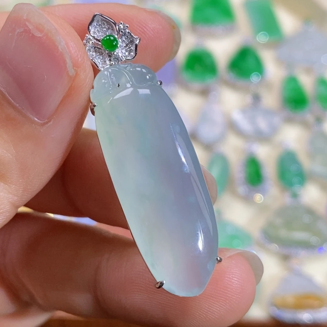 翡翠18K金镶嵌颈饰