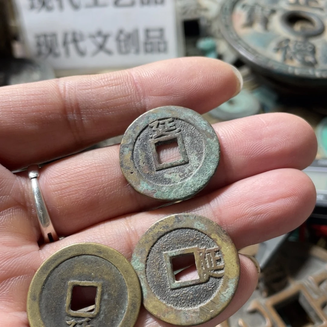 用***7铜现代工艺品学习币