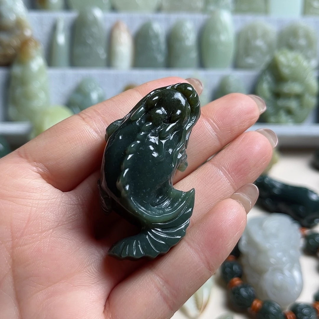 和田玉未镶嵌把件