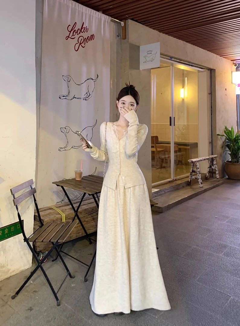 纯欲性感纯欲羊毛V领长袖针织开衫女秋冬法式气质上衣半身裙套装