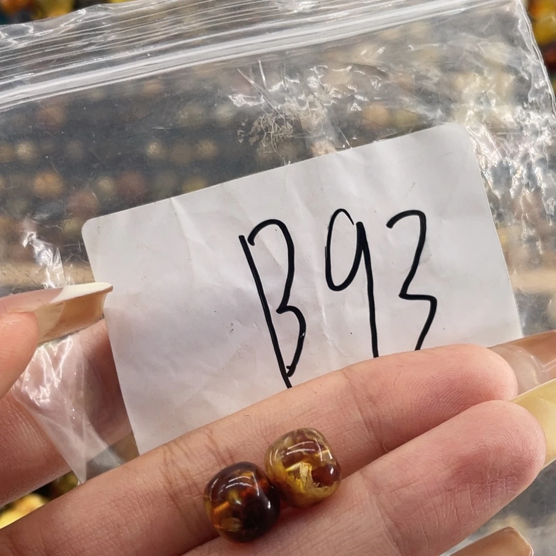 *****琥珀未镶嵌裸石9.4两个一起漏