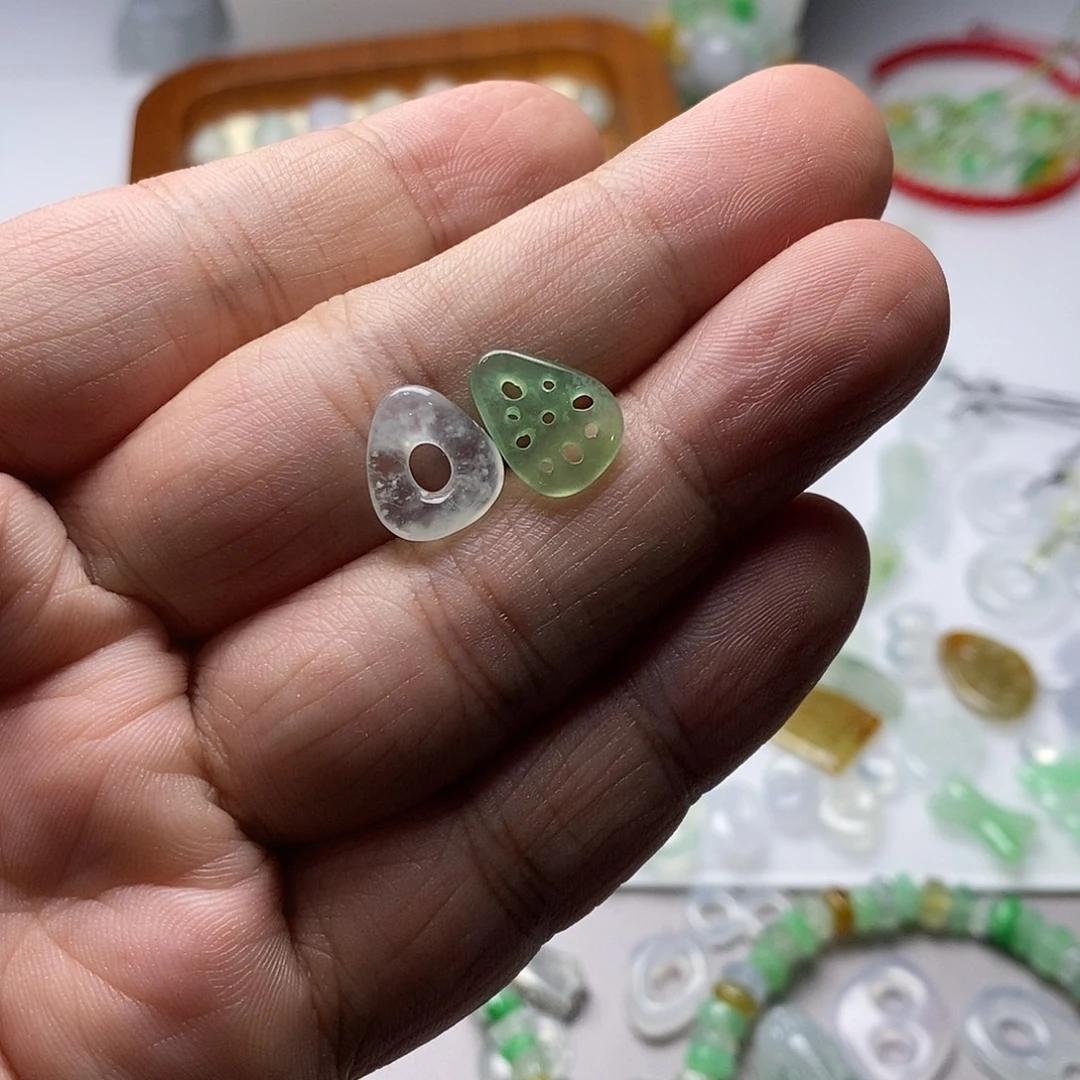 C***n翡翠未镶嵌颈饰天然翡翠