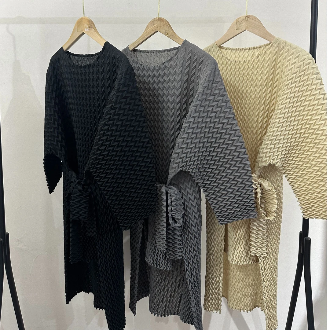 爆款轻奢褶皱显瘦上衣