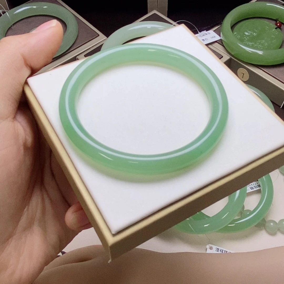 东陵石未镶嵌手镯