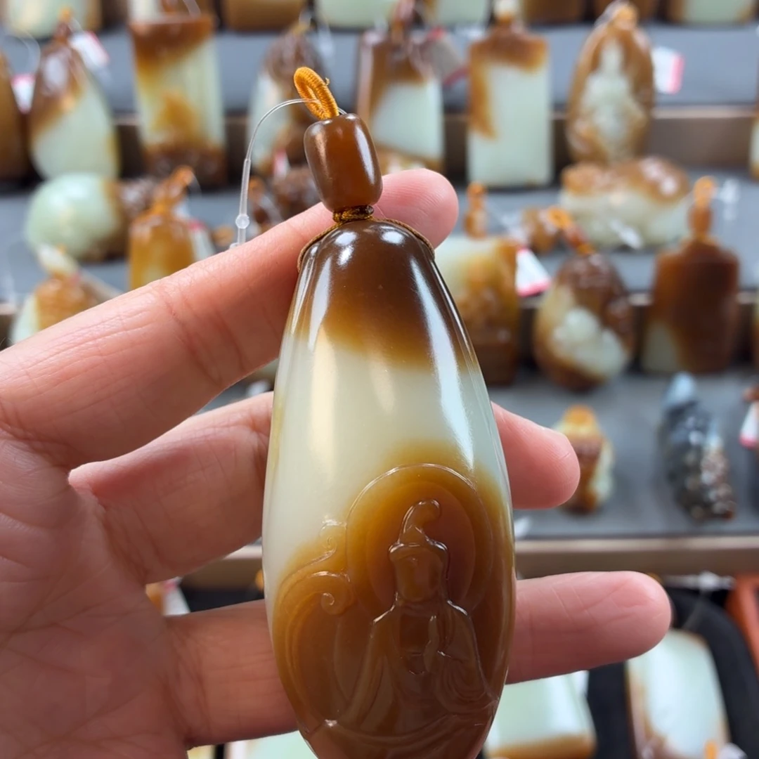 海***空和田玉未镶嵌颈饰