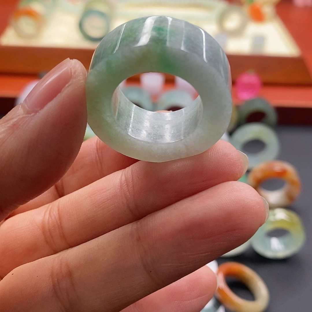 定制翡翠未镶嵌18-26圈口