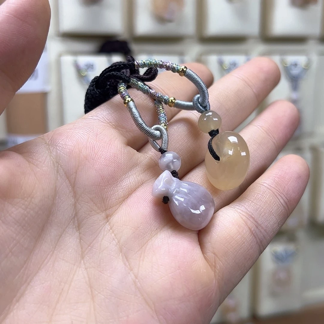 石英质玉未镶嵌吊坠(赠链)胡*八