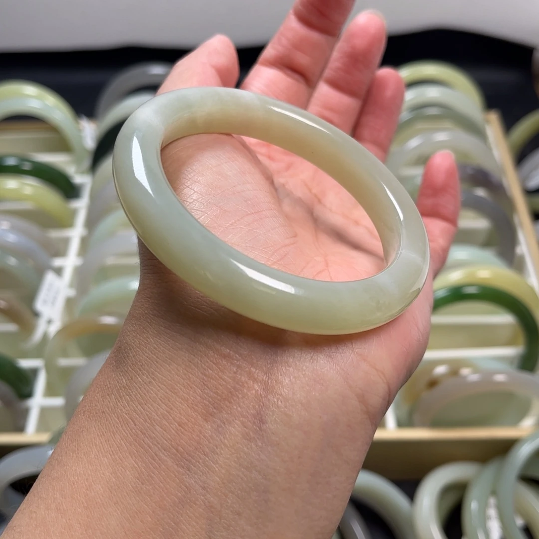 和田玉未镶嵌手镯57.6圈