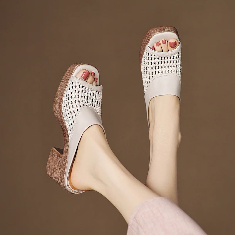 轻奢鞋子夏季新款真皮凉鞋粗跟透气复古镂空高跟拖鞋百搭软底外穿