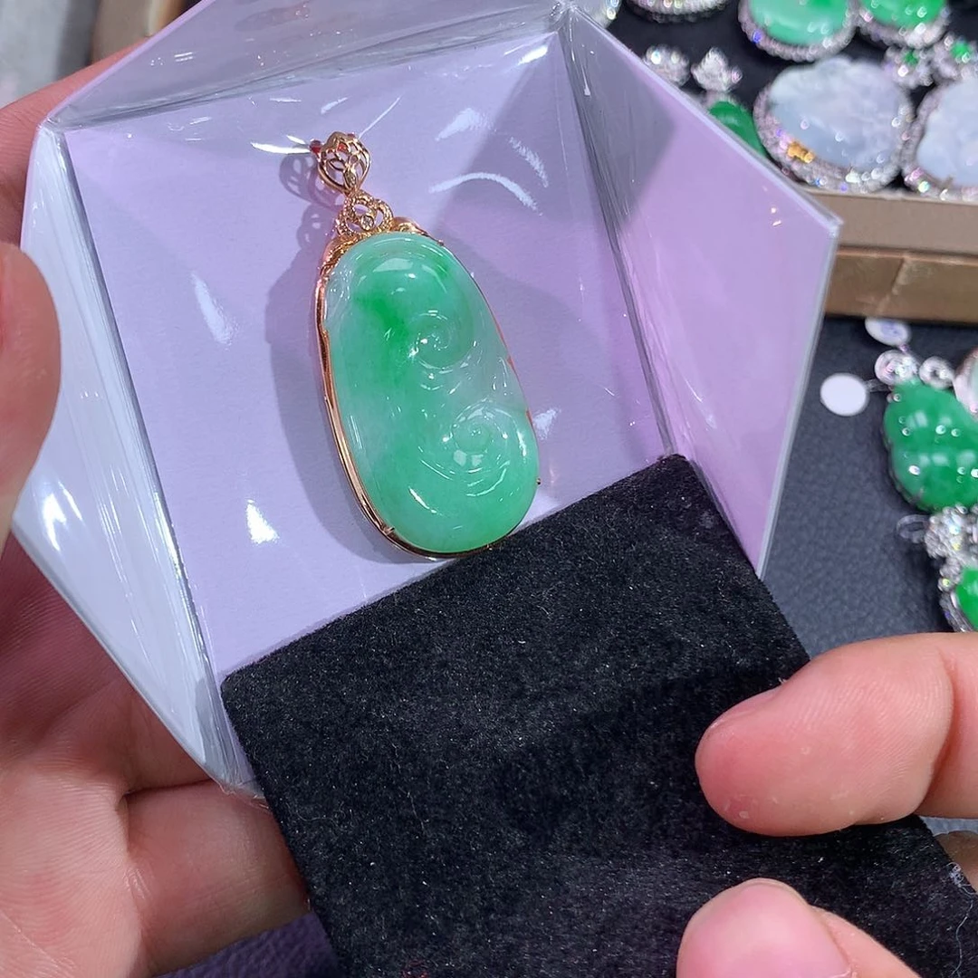 翡翠吊坠(赠链)18K金镶嵌