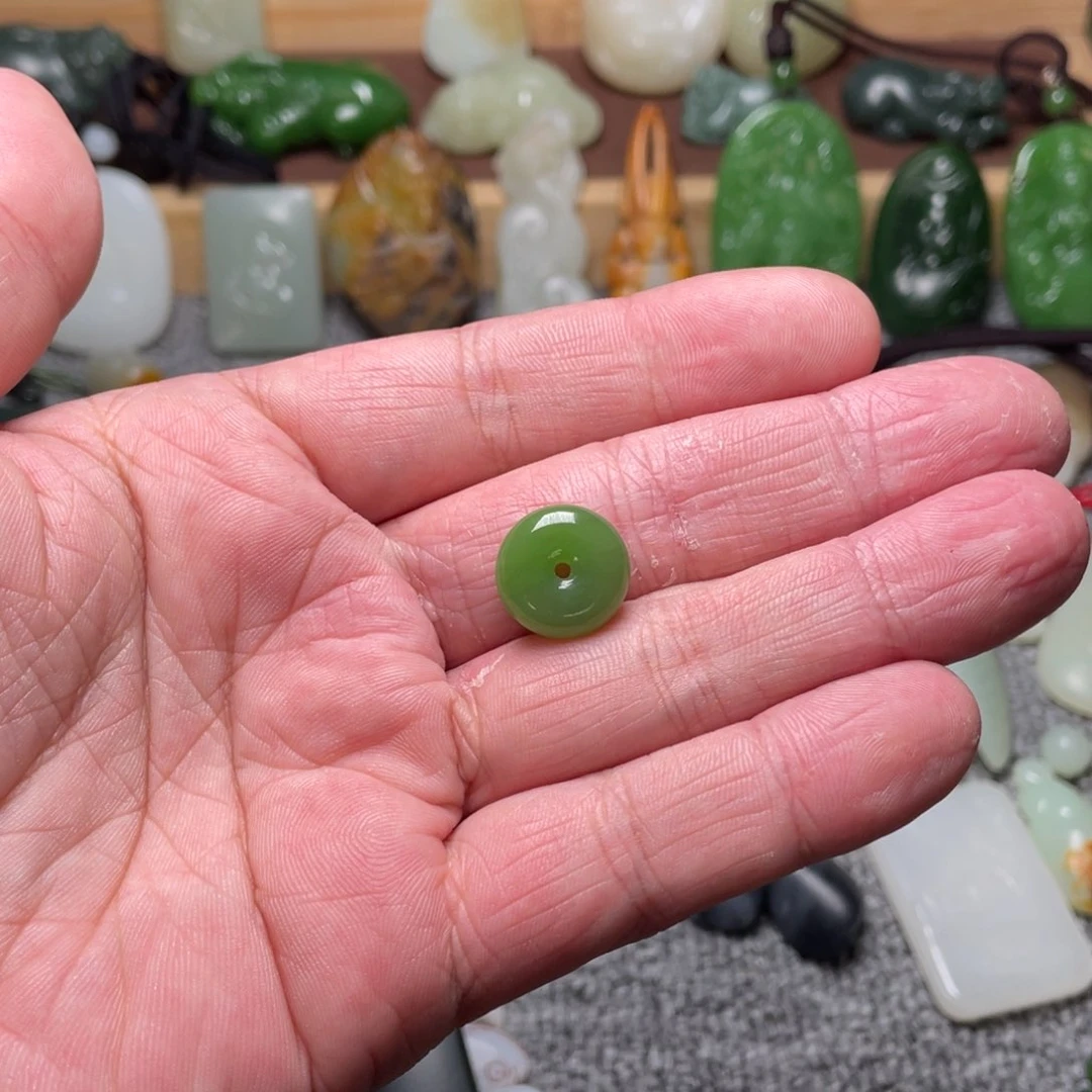 和田玉颈饰未镶嵌鱼****鱼