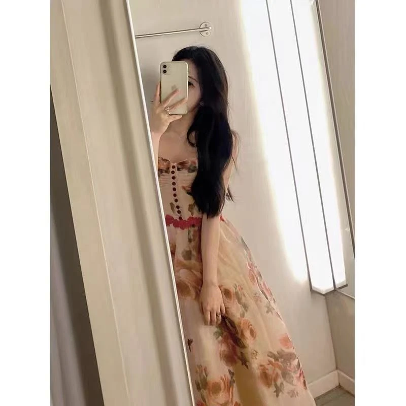 2025夏装新款设计感小众赫本风法式碎花吊带仙女连衣裙子长裙女夏