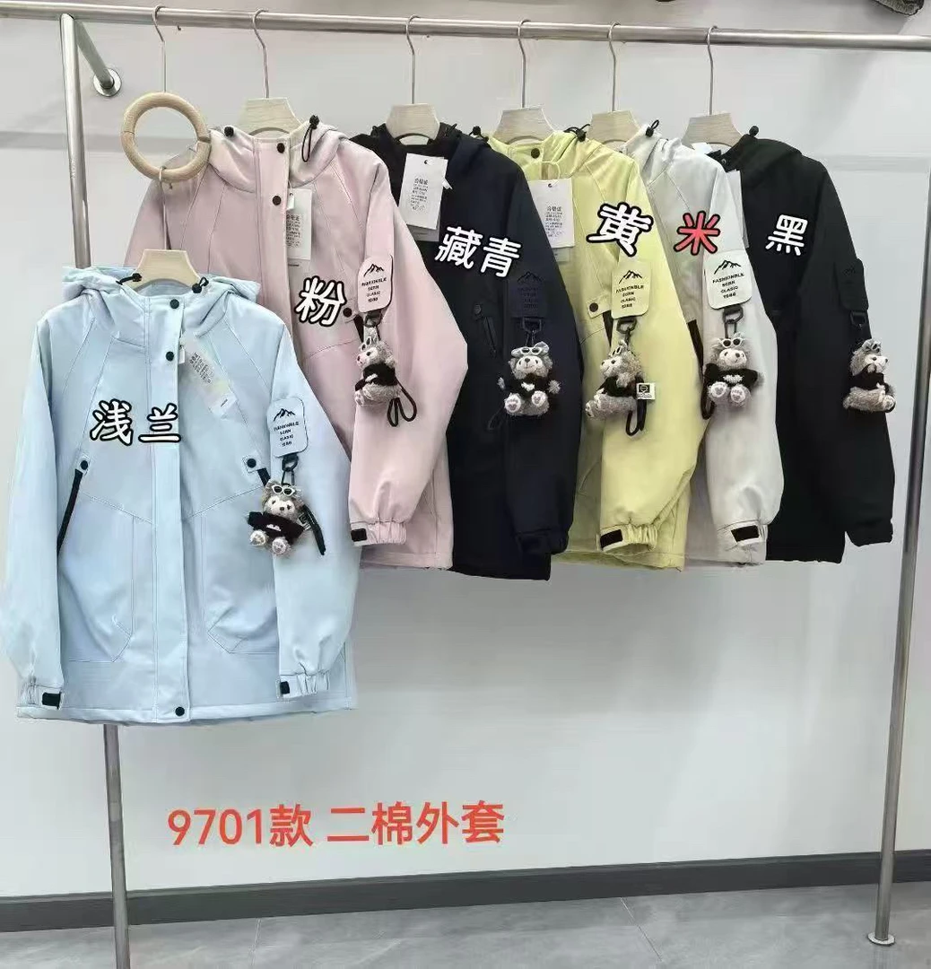 小山日系卡通娃娃挂坠棉服