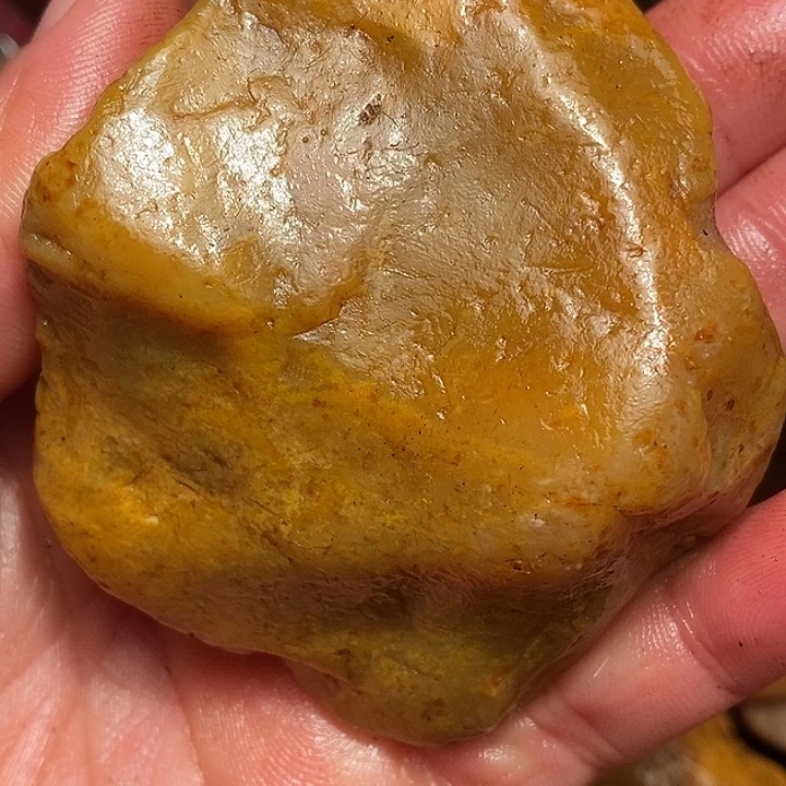 昌化石君*浙江昌化田黄原石手把件