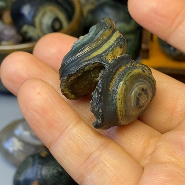 外蒙眼睛石漏出不退不换