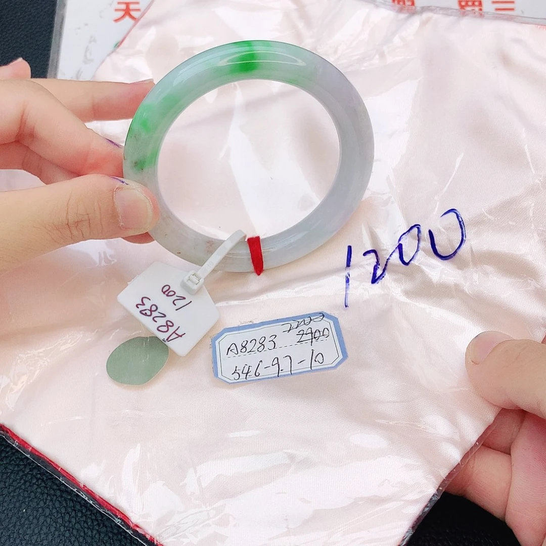 翡翠手镯未镶嵌翡翠
