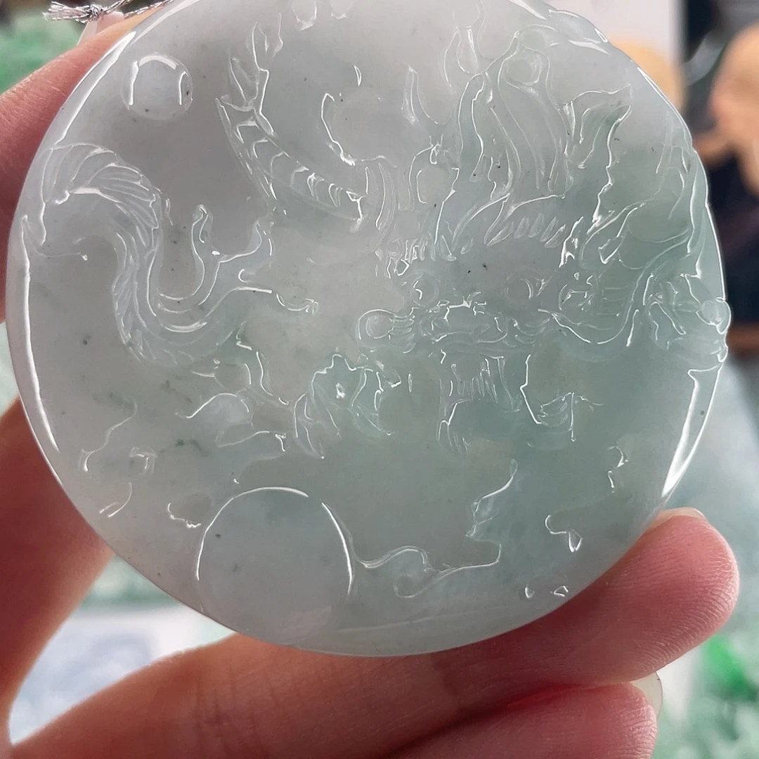 翡翠未镶嵌颈饰龙牌