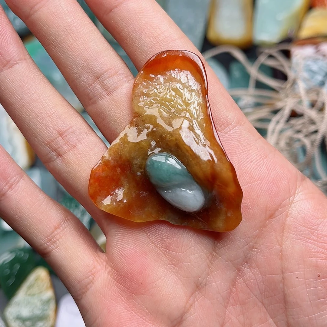 翡翠挂件未镶嵌忙**后
