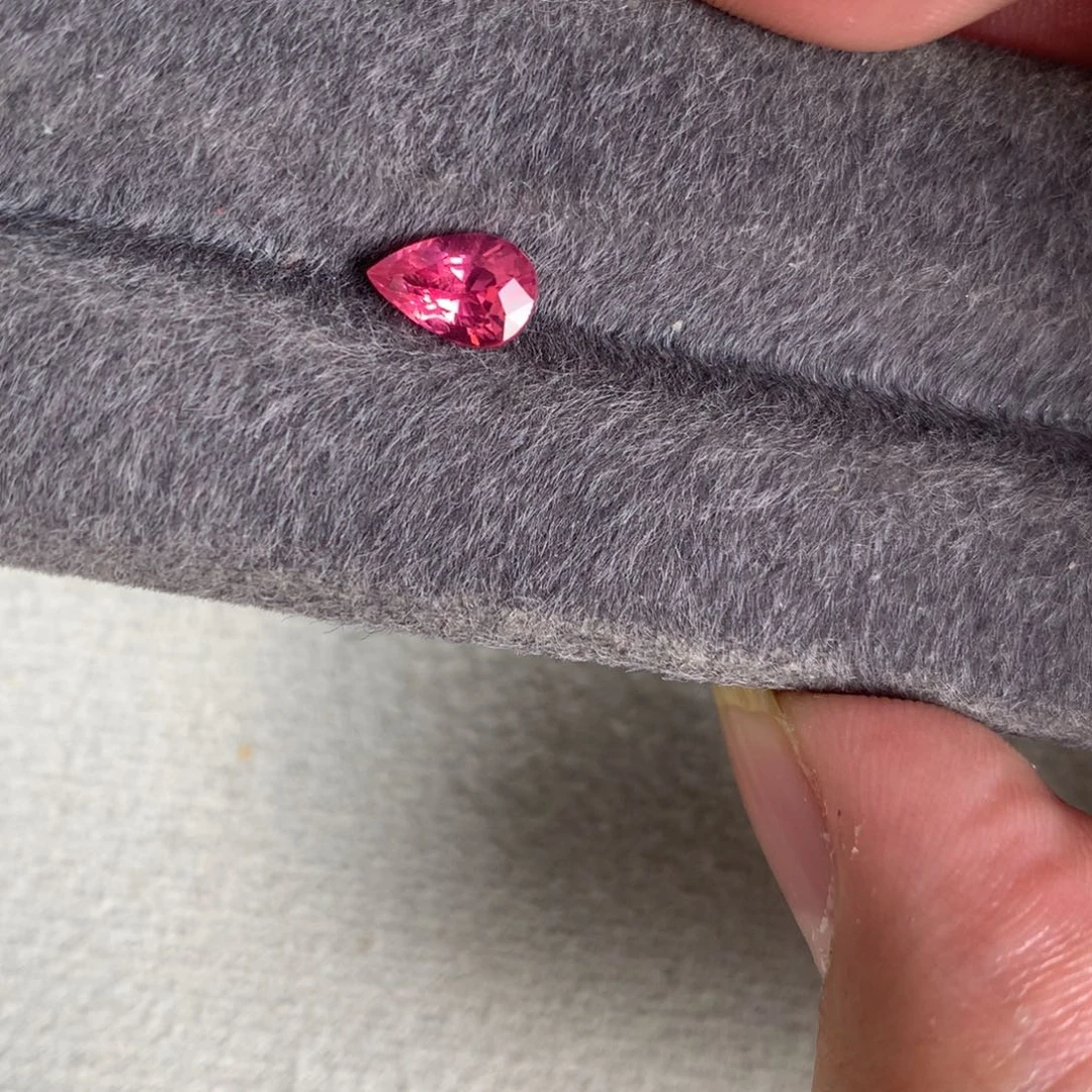 尖晶石裸石1卡 超级莲花色