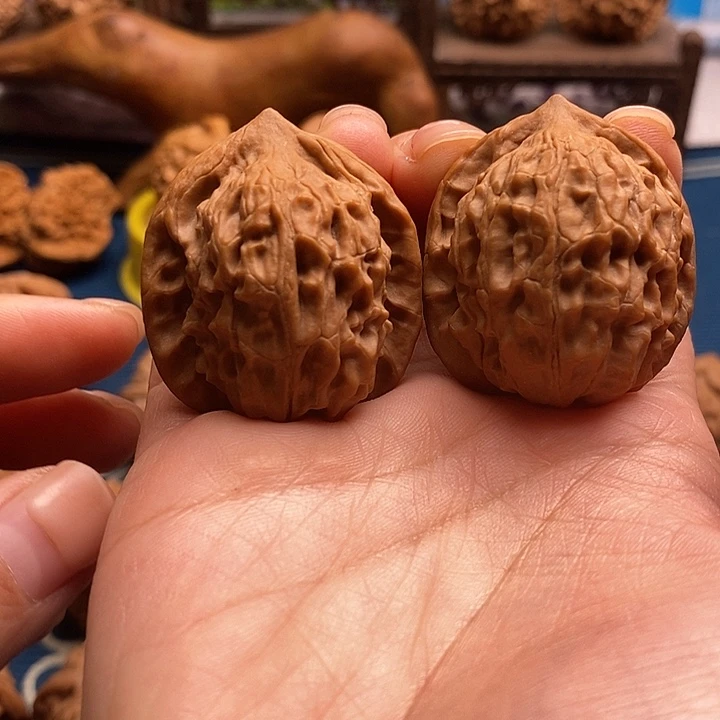 文玩核桃吊坠金牛