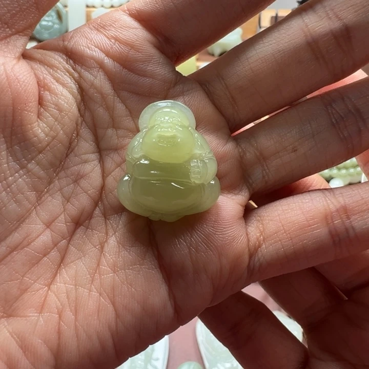 和田玉未镶嵌颈饰若羌佛