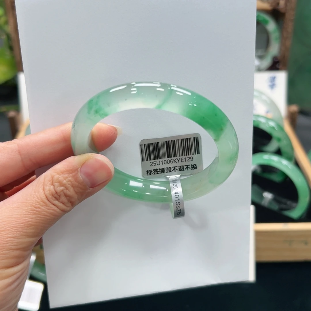 雅***然石英质玉未镶嵌手镯➕佳佳545556