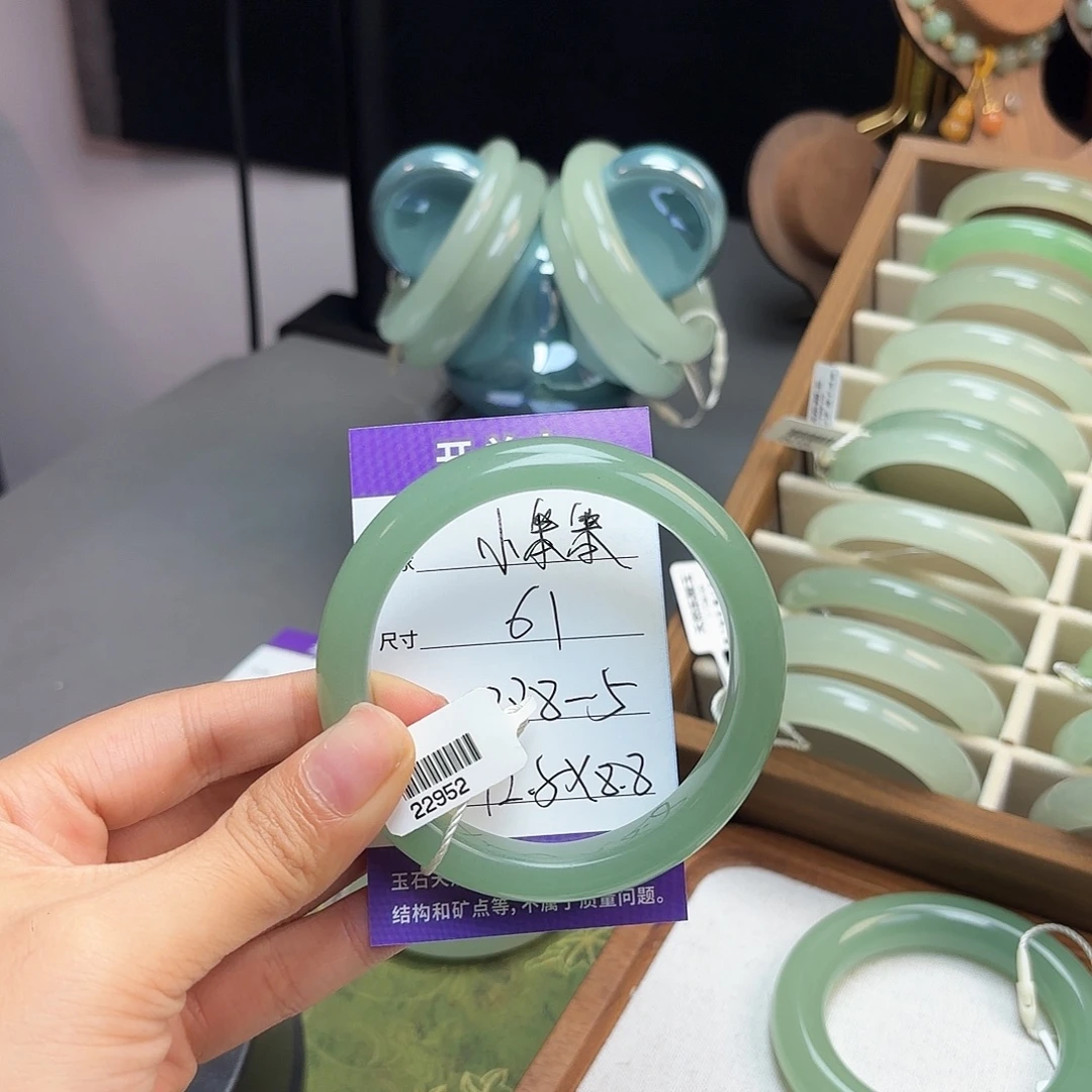 小***笨东陵石未镶嵌手镯