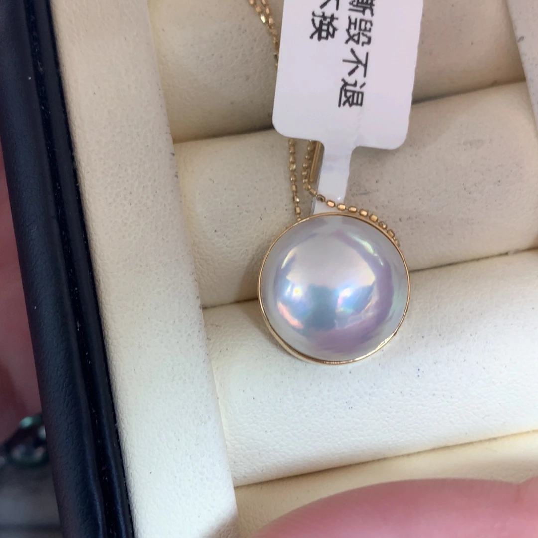 拼合珍珠（马贝珠）颈饰18K金镶嵌