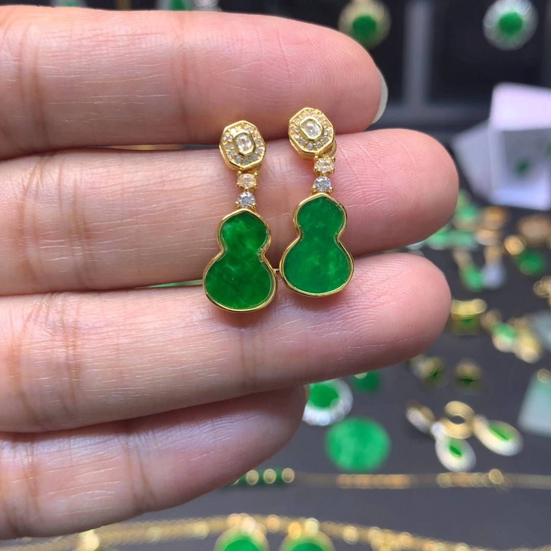 翡翠未镶嵌颈饰有纹