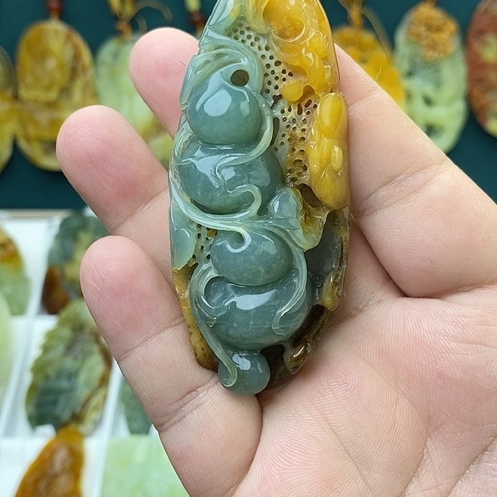 未镶嵌蛇纹石玉颈饰