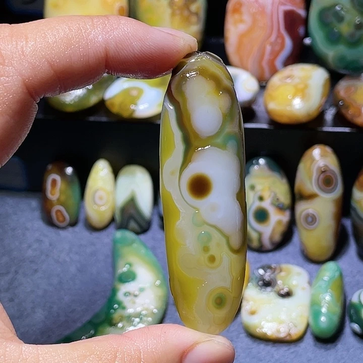 玛瑙/玉髓未镶嵌珠宝奇石