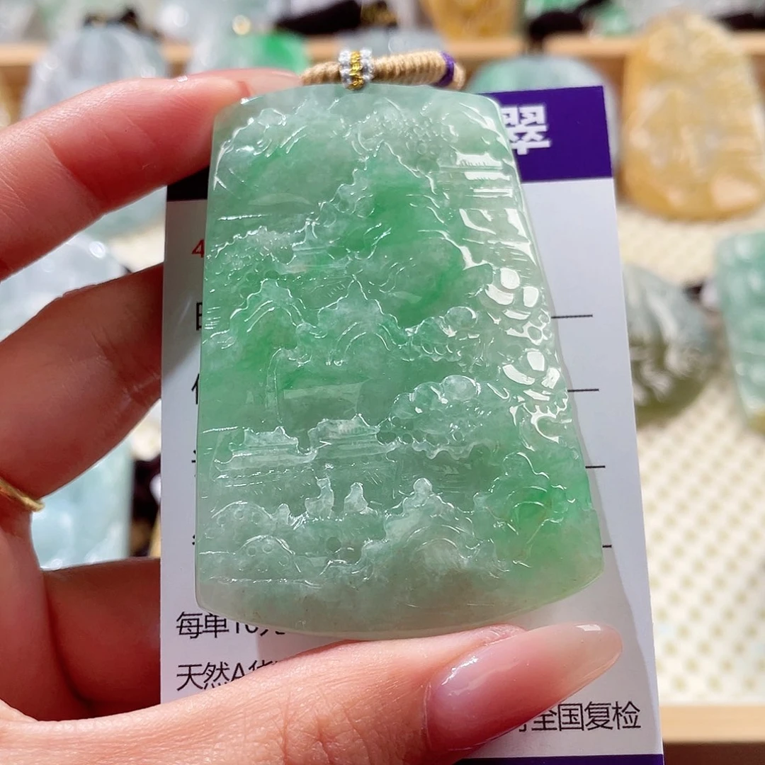 翡翠未镶嵌颈饰山水
