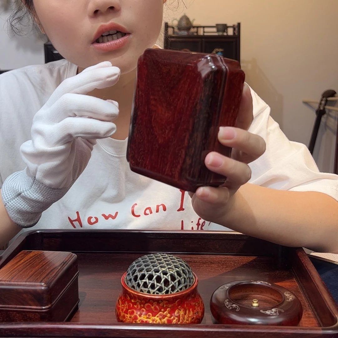 紫檀木类成套家具一木一器：文盒