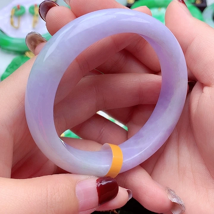 翡翠手镯未镶嵌翡翠