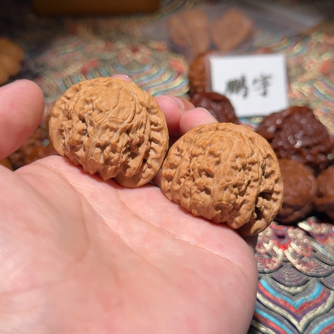 把件核桃810号42闷白白狮子文玩核桃