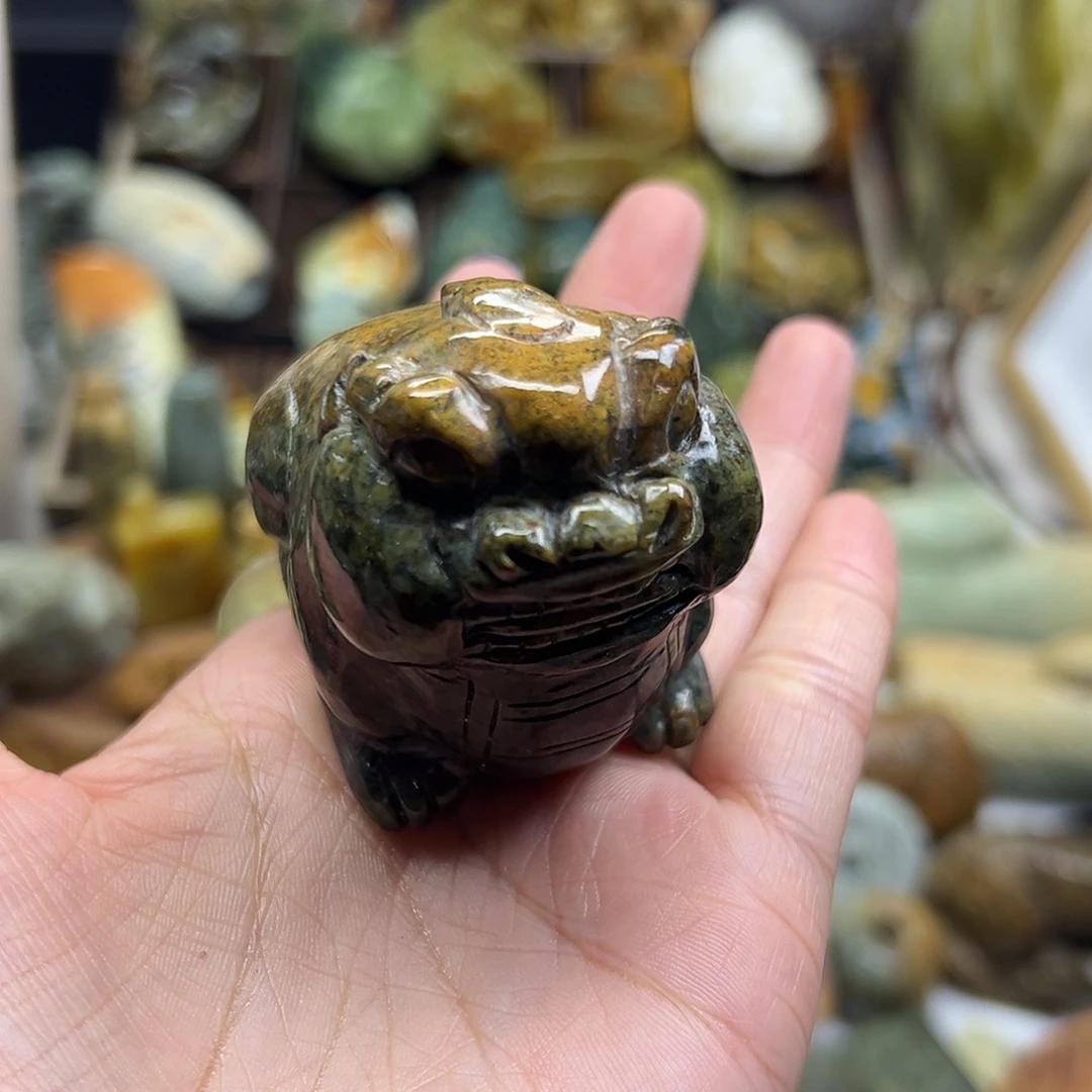 颈饰未镶嵌岫岩河磨玉（透闪石质玉）河磨玉吞钱兽