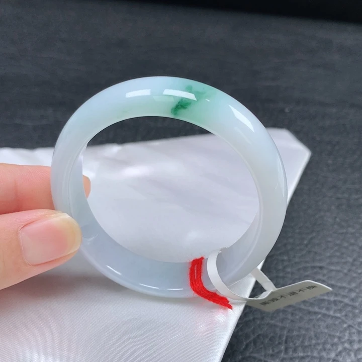 翡翠未镶嵌手镯（贵妃镯）