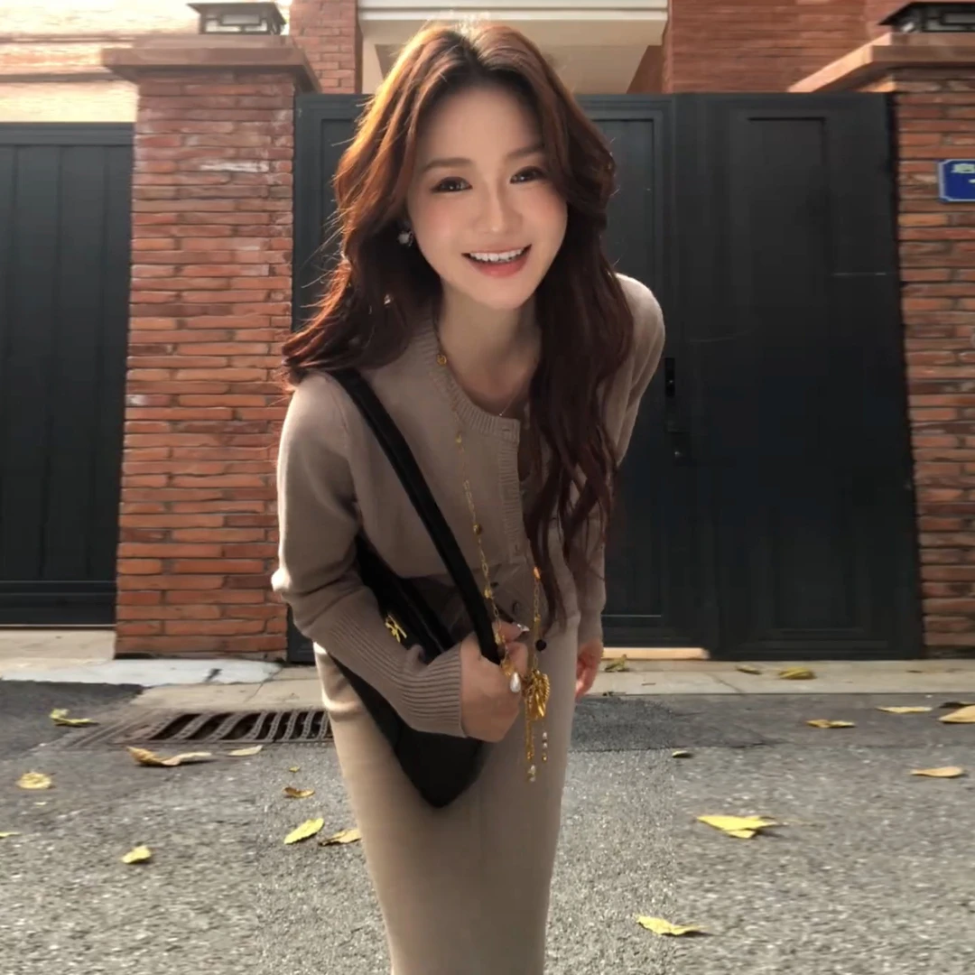 2025新款高级感灰色套装女秋冬韩系高级显瘦V领上衣阔腿裤两件套