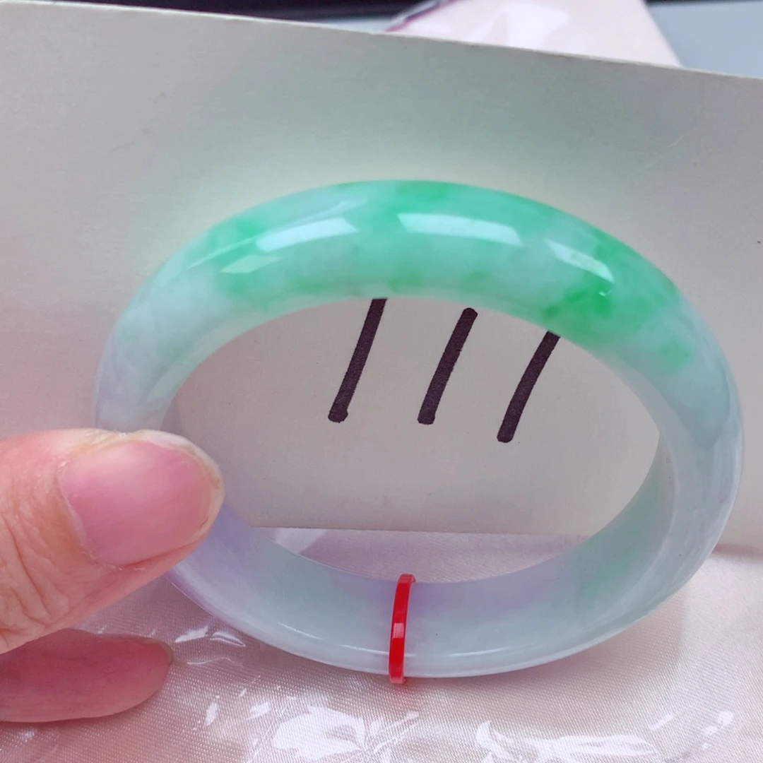 翡翠手镯未镶嵌翡翠