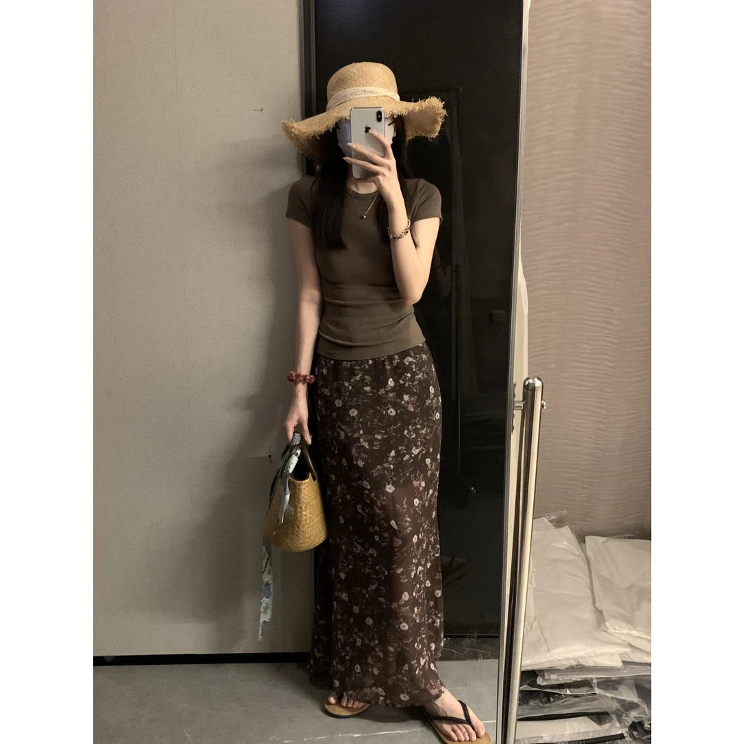 美拉德时髦轻熟风修身显瘦纯色短袖上衣优雅大方碎花半身裙套装女