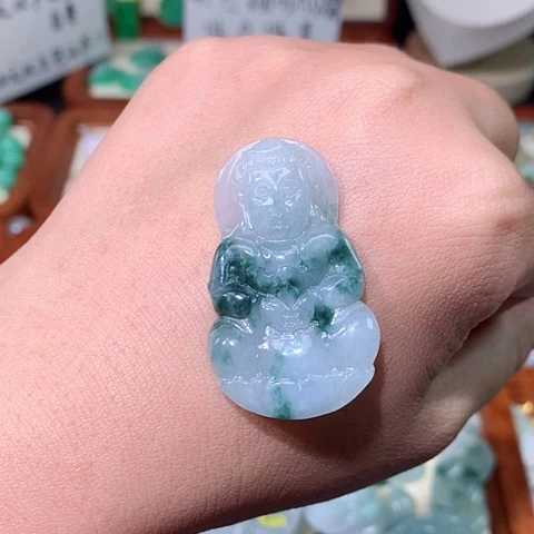 颈饰未镶嵌翡翠观音