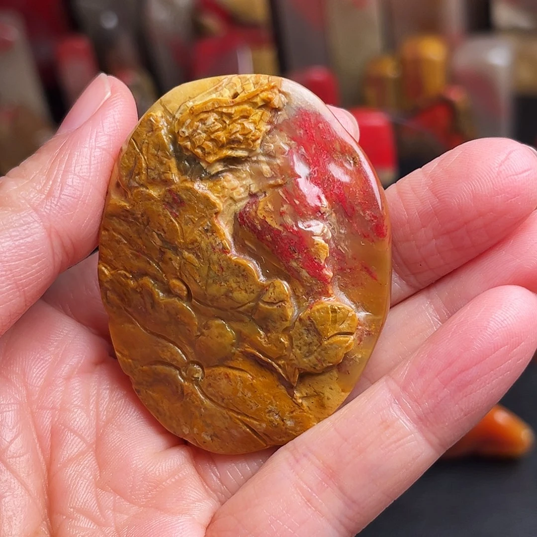 昌化石其他田黄鸡血石手玩件