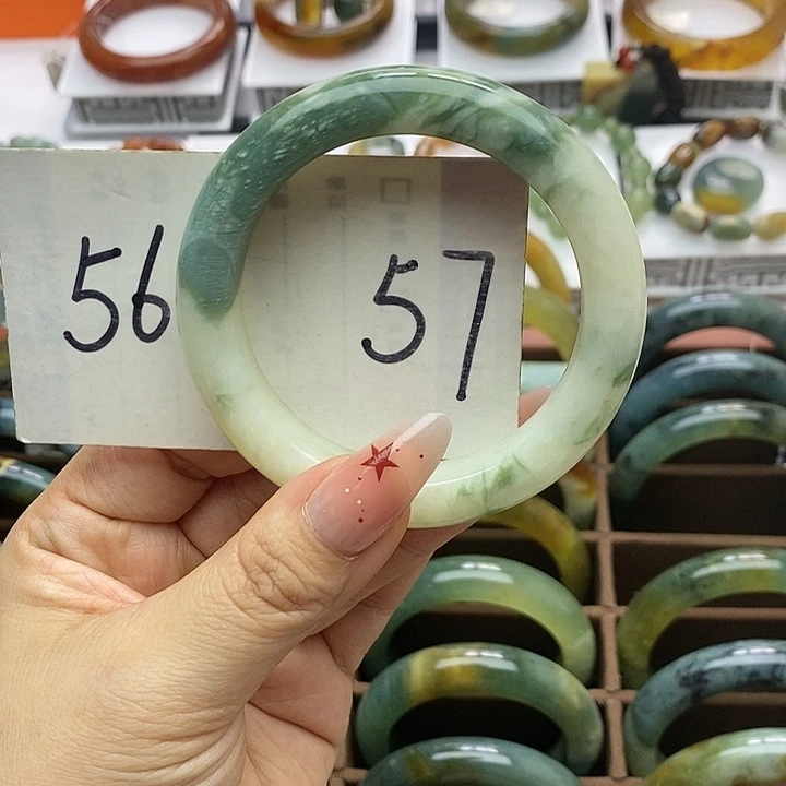 蛇纹石玉手镯未镶嵌