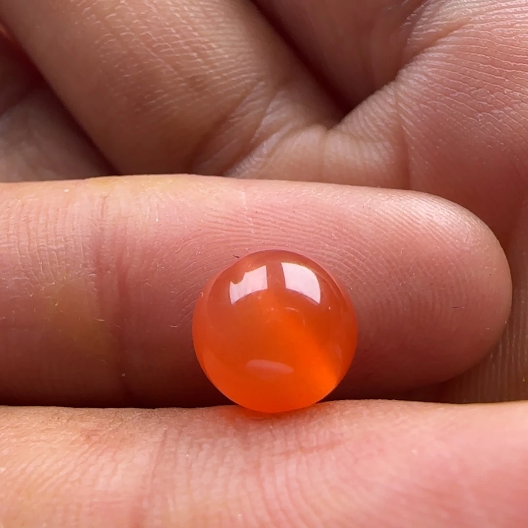 南红玛瑙圆珠8.2未镶嵌V****?