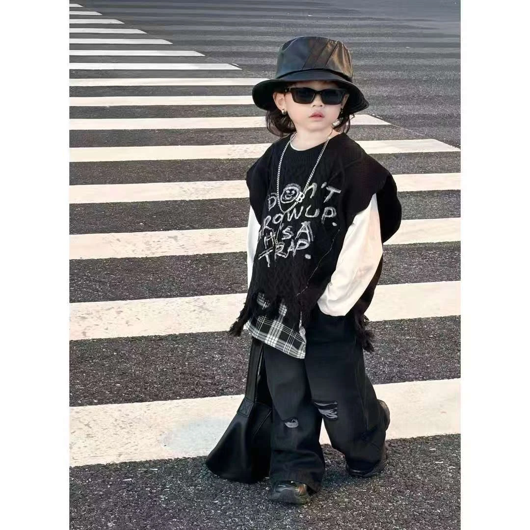 儿童秋季新款2025男童韩版涂鸦线衣马甲百搭打底工艺牛仔裤三件套