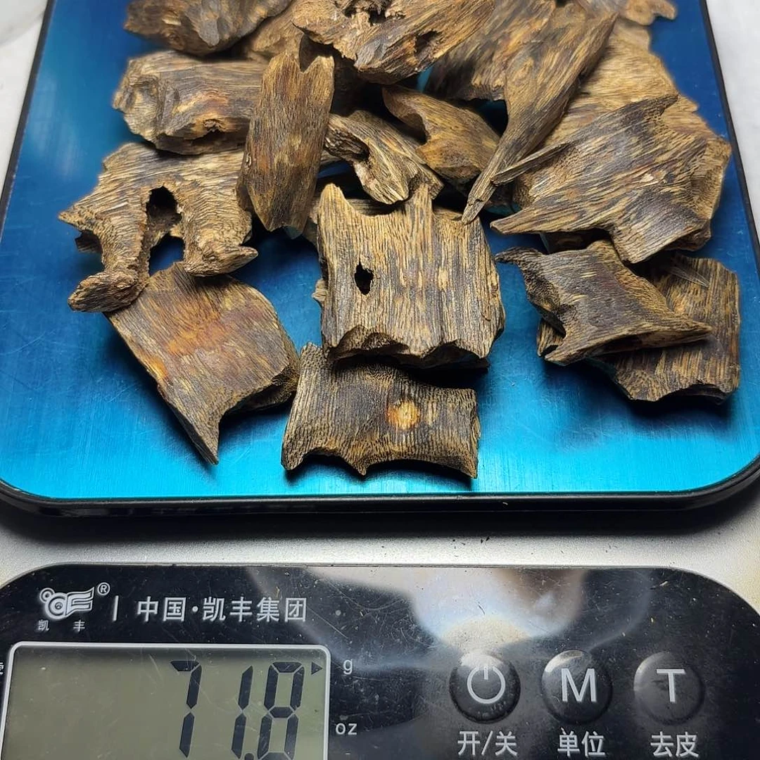 木高品质蓝宝石块料71克