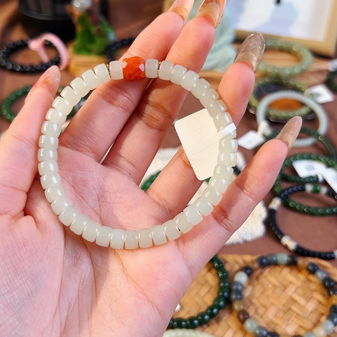 艳***杰和田玉未镶嵌手串