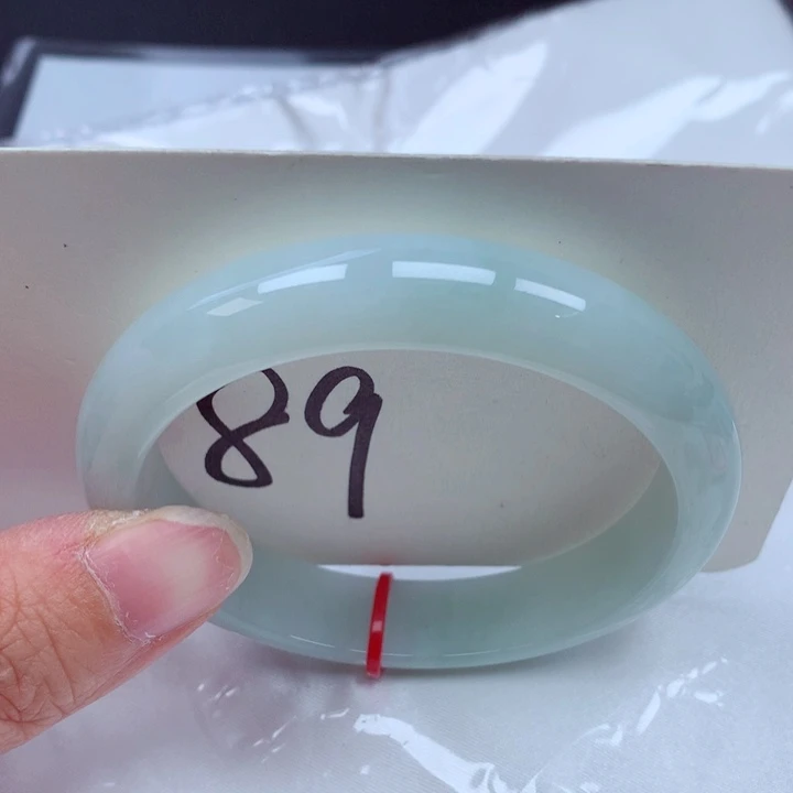 翡翠手镯未镶嵌翡翠