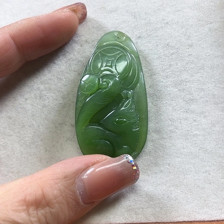 颈饰未镶嵌和田玉（碧玉）