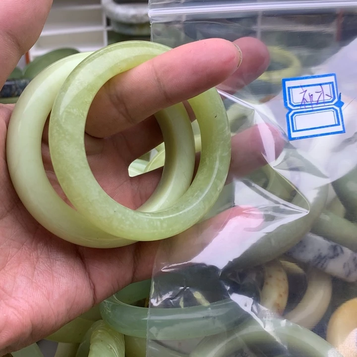 蛇纹石玉未镶嵌手镯祁*.